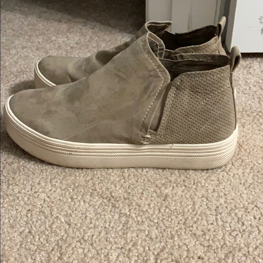 Platform sneakers